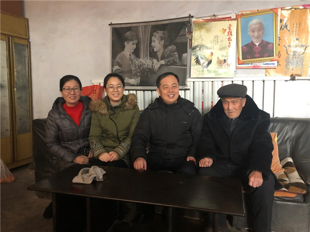 医院领导走访慰问离退休干部职工1.jpg