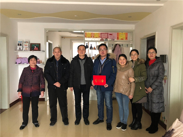 医院领导走访慰问离退休干部职工4.jpg
