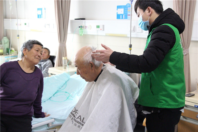 辞旧迎新庆佳节 医患融融筑和谐——我院开展迎新春志愿服务系列活动14.jpg