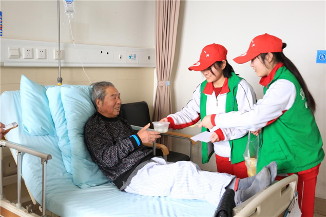 小元宵大感动 患者病房里温暖过节5.jpg