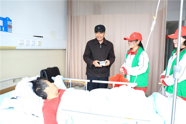 小元宵大感动 患者病房里温暖过节6.jpg