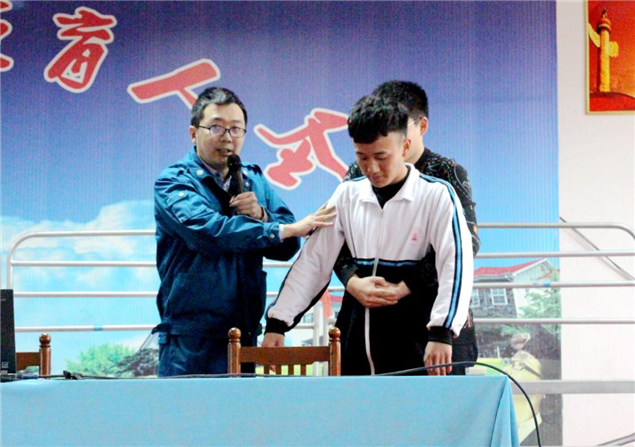 普及急救知识，提高校园应急意识——我院走进兖州区第六中学开展急救知识培训4.jpg
