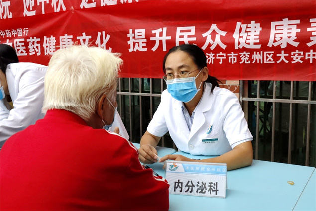“迎中秋 送健康”医院举办服务百姓健康行动大型义诊活动4.jpg