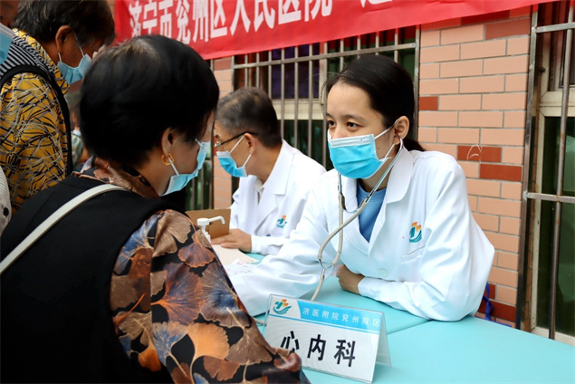 “迎中秋 送健康”医院举办服务百姓健康行动大型义诊活动6.jpg