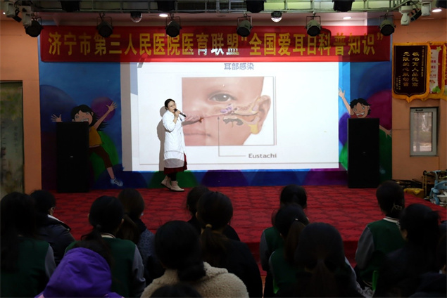 学雷锋，见行动5.jpg