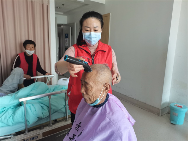学雷锋，见行动12.jpg
