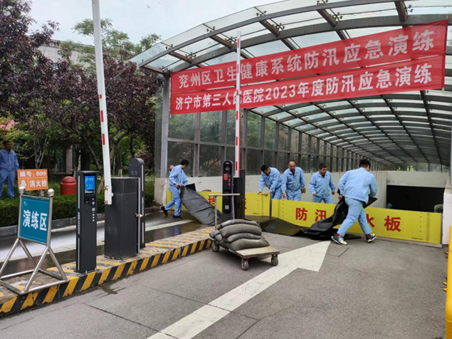 以“演”筑防--以“练”备战——医院组织开展防汛综合应急演练5.jpg