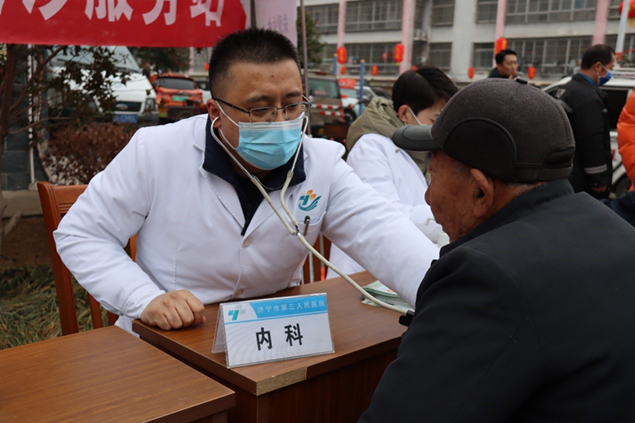 爱心义诊下基层--健康服务暖人心4.jpg