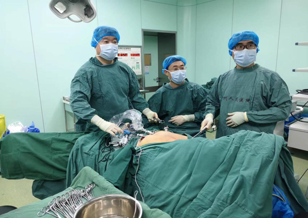 济宁三院腔镜甲状腺手术实现颈部“无痕”1.jpg