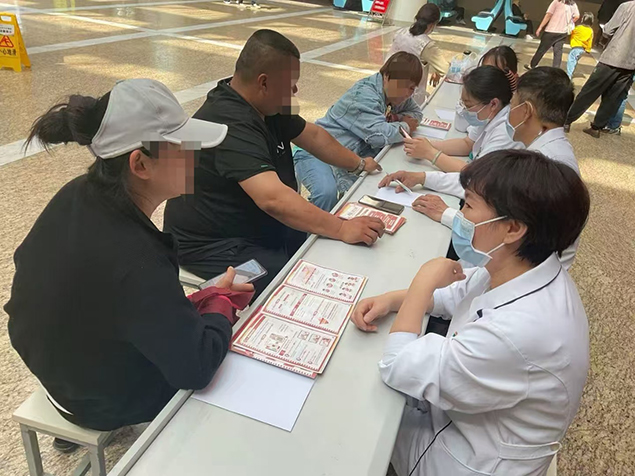 济宁三院“世界哮喘日”义诊：吸入治疗助力哮喘患者平稳度春3.jpg