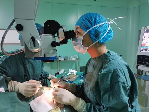 七旬老人重获清晰视界-公益手术助其重拾生活信心1.jpg