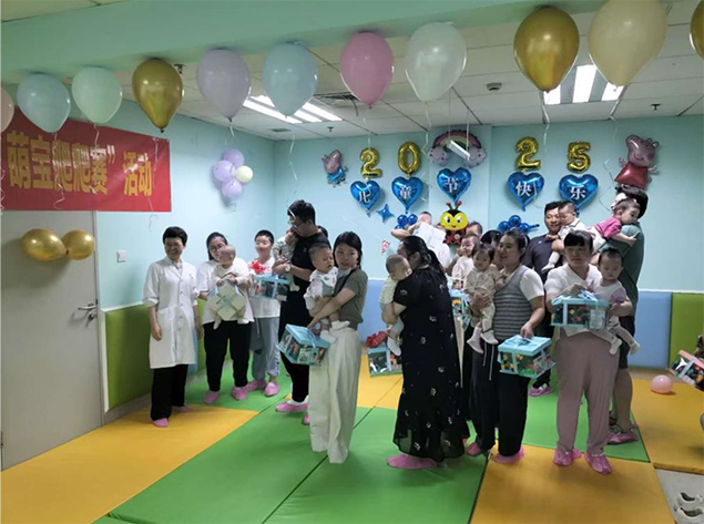 萌宝向前冲！儿童保健科举办“庆六一-爬爬赛”活动-1.jpg