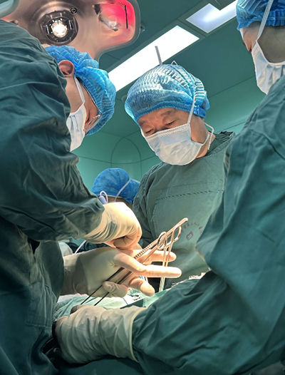 多学科协作攻坚：透析患者甲状旁腺切除术成功实施1.jpg